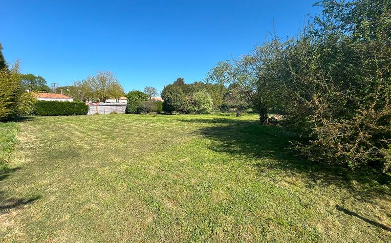 Terrain 4 pièces 968 m²