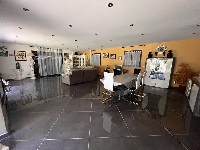 Vente Maison ISSENDOLUS - 5 pièces -250 m² - (46500)