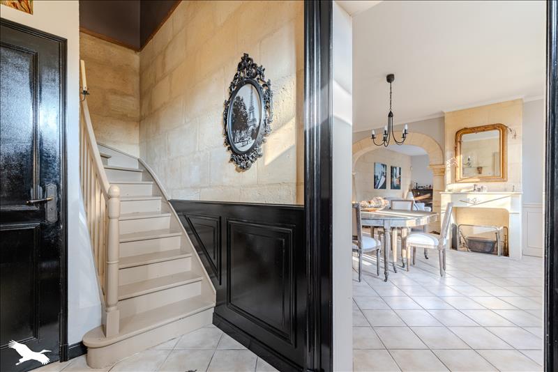 Vente Maison AMBARES ET LAGRAVE - 7 pièces -214 m² - (33440)