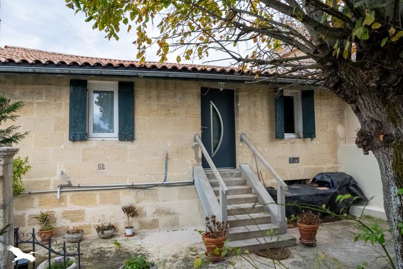 Vente Maison AMBARES ET LAGRAVE - 4 pièces -131 m² - (33440)