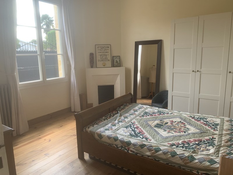 Vente Maison AMBARES ET LAGRAVE - 8 pièces -171 m² - (33440)