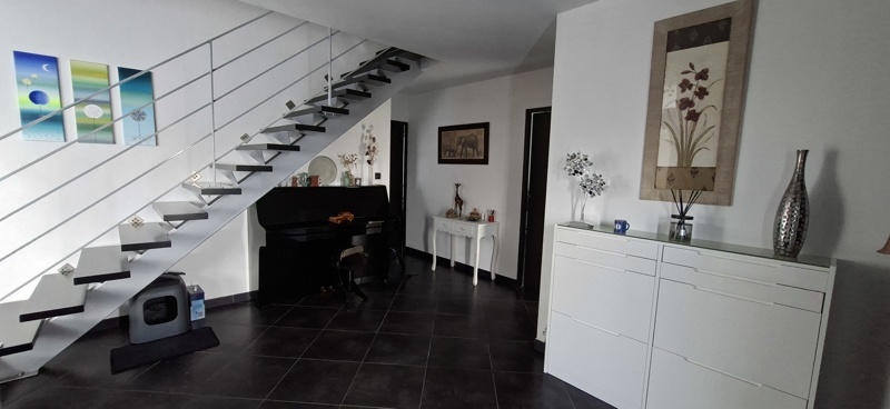 Vente Maison AMBARES ET LAGRAVE - 5 pièces -135 m² - (33440)