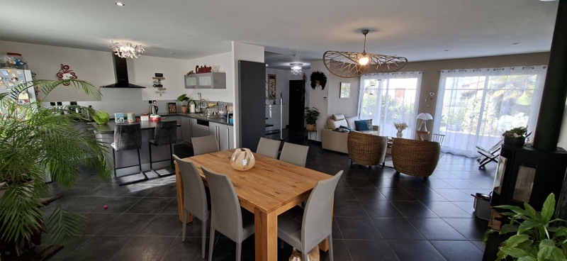 Vente Maison AMBARES ET LAGRAVE - 5 pièces -135 m² - (33440)