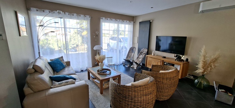 Vente Maison AMBARES ET LAGRAVE - 5 pièces -135 m² - (33440)