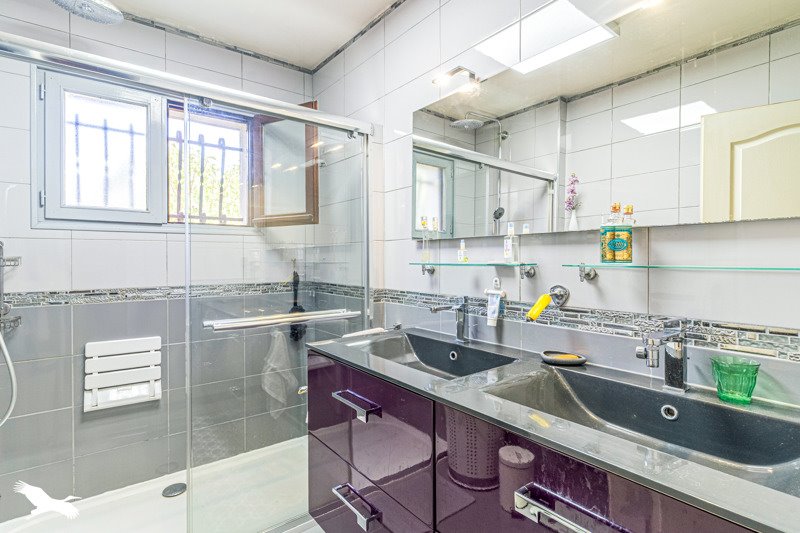 Vente Maison AMBARES ET LAGRAVE - 5 pièces -137 m² - (33440)