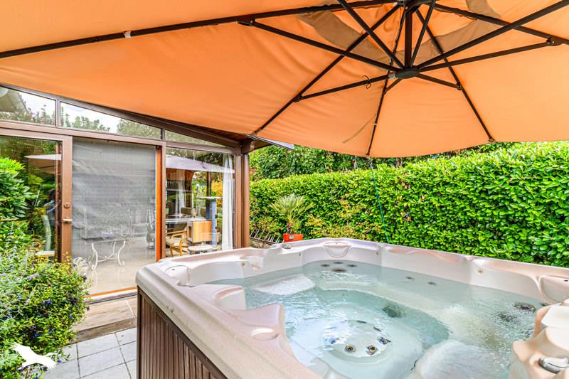 Vente Maison AMBARES ET LAGRAVE - 5 pièces -137 m² - (33440)