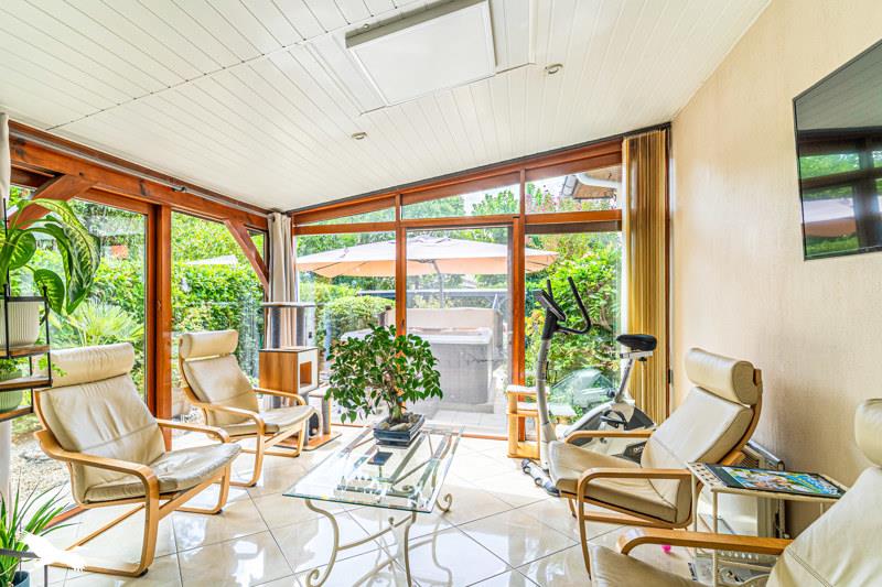 Vente Maison AMBARES ET LAGRAVE - 5 pièces -137 m² - (33440)