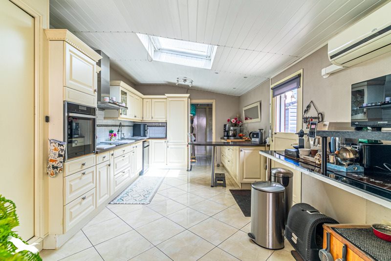 Vente Maison AMBARES ET LAGRAVE - 5 pièces -137 m² - (33440)