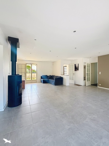 Vente Maison AMBARES ET LAGRAVE - 5 pièces -132 m² - (33440)