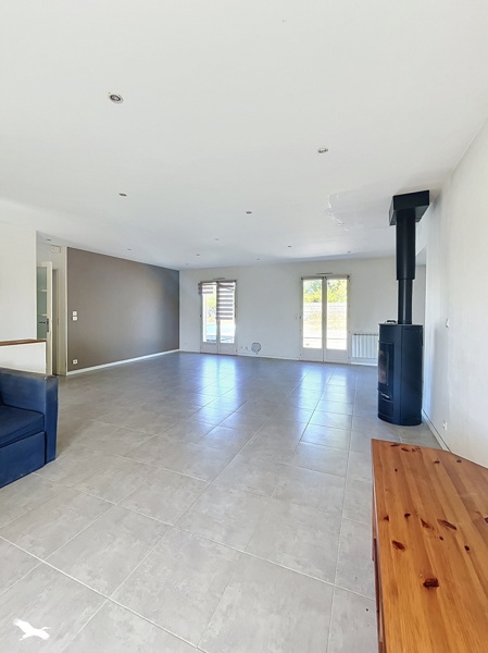 Vente Maison AMBARES ET LAGRAVE - 5 pièces -132 m² - (33440)