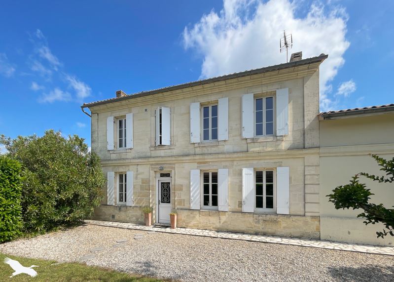 Vente Maison CADILLAC EN FRONSADAIS - 6 pièces -190 m² - (33240)