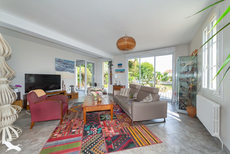 Vente Maison CADILLAC EN FRONSADAIS - 6 pièces -190 m² - (33240)