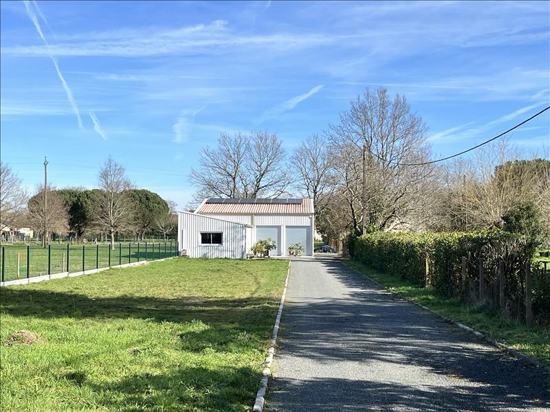 Vente Immeuble MENESPLET - -  164 m² - (24700)