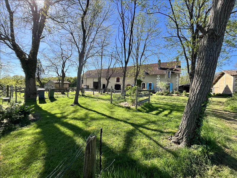 Vente Maison MONTPON MENESTEROL - 6 pièces -205 m² - (24700)