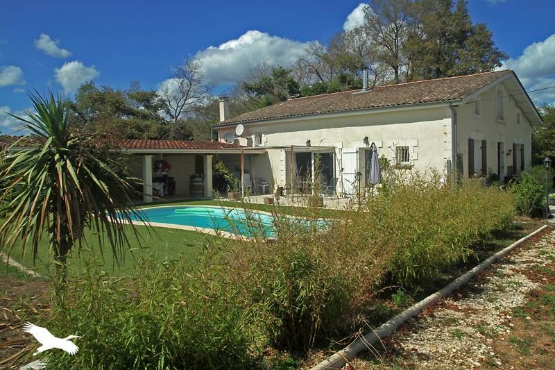 Vente Maison MENESPLET - 4 pièces -166 m² - (24700)