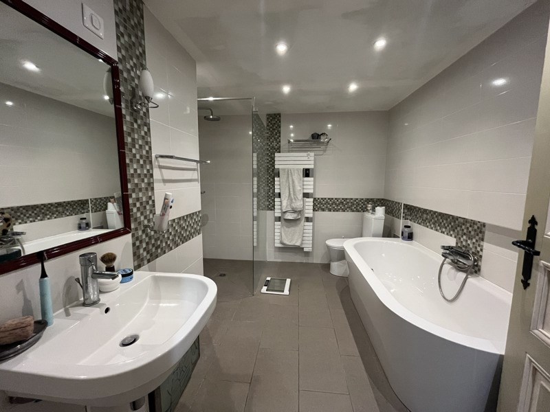Vente Maison VILLEFRANCHE DE LONCHAT - 8 pièces -231 m² - (24610)