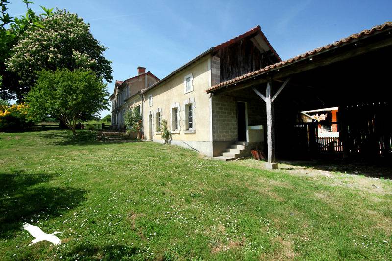 Vente Maison LE PIZOU - 7 pièces -259 m² - (24700)