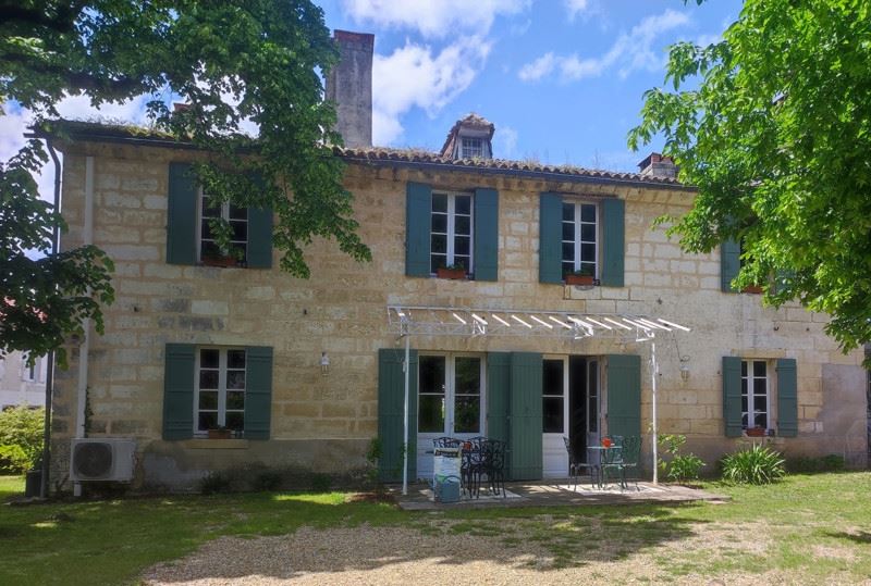 Maison 11 pièces 313 m² · à Le Pizou · 313 m² · 369 600 €