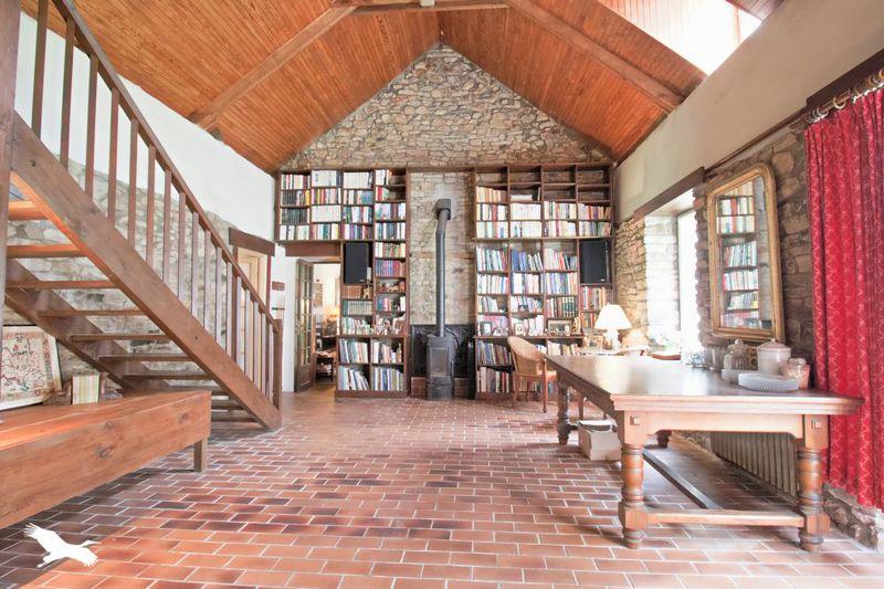 Vente Maison MELLAC - 6 pièces -233 m² - (29300)