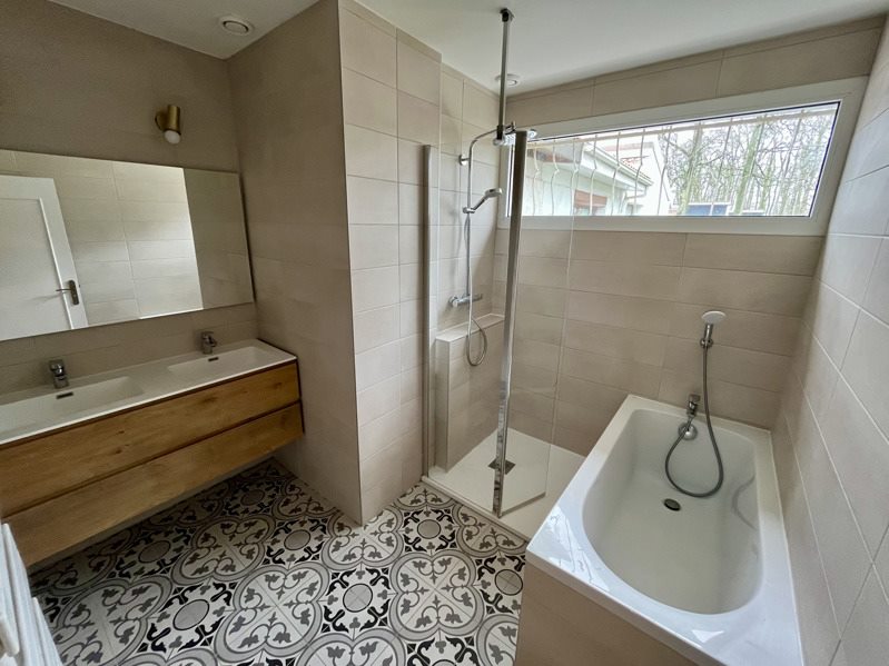 Vente Maison ST MEDARD EN JALLES - 7 pièces -150 m² - (33160)