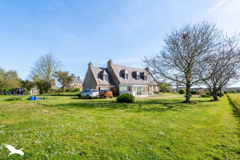 Vente Maison PLOUNEVEZ LOCHRIST - 8 pièces -177 m² - (29430)