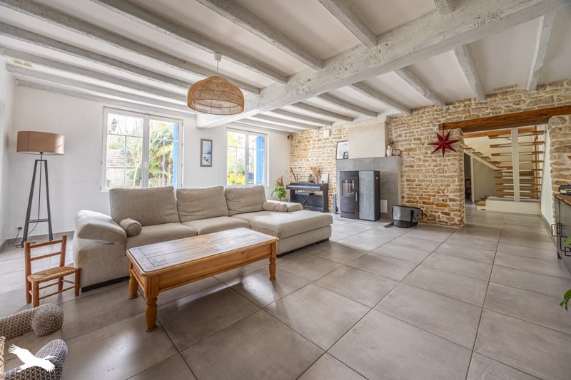 Vente Maison ST PIERRE LA NOUE - 8 pièces -255 m² - (17700)