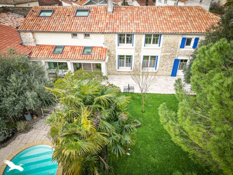 Vente Maison ST PIERRE LA NOUE - 8 pièces -255 m² - (17700)