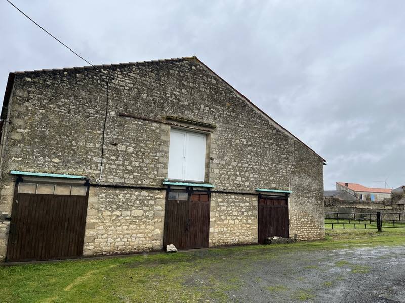 Vente Grange ST MARD - 1 pièce -490 m² - (17700)