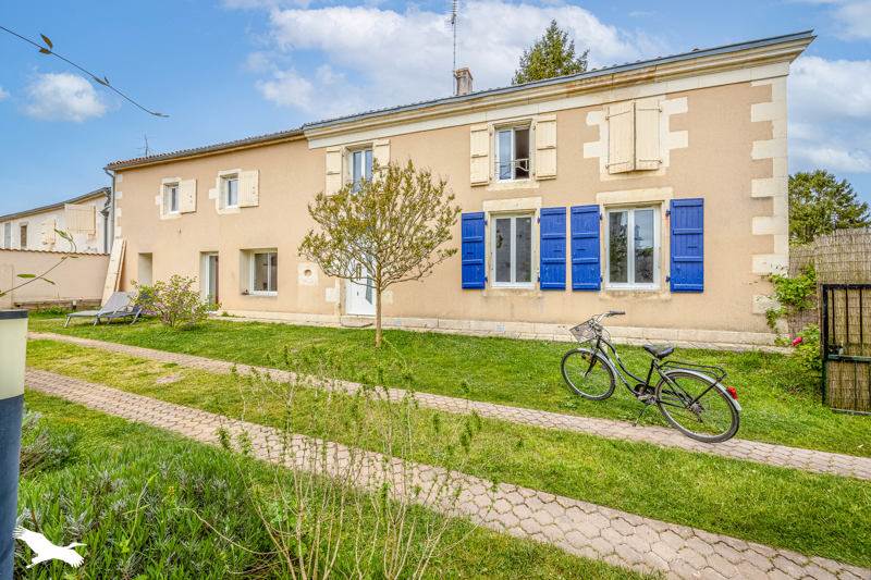 Vente Maison ST GEORGES DU BOIS - 9 pièces -188 m² - (17700)