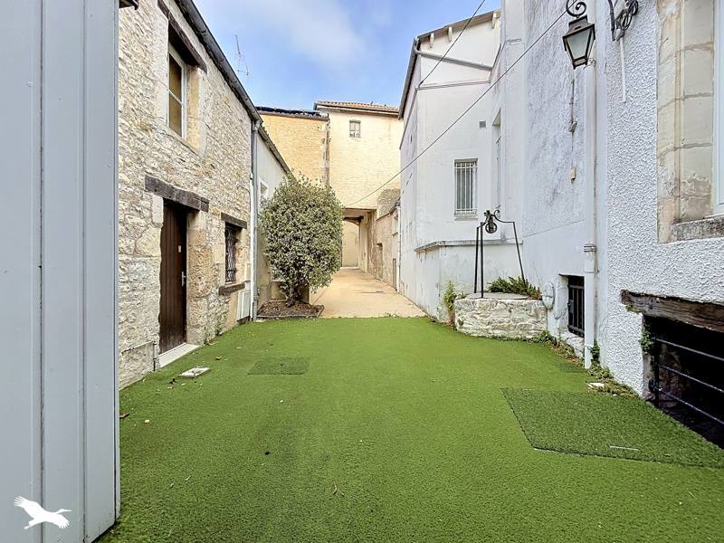 Vente Maison SURGERES - 8 pièces -135 m² - (17700)