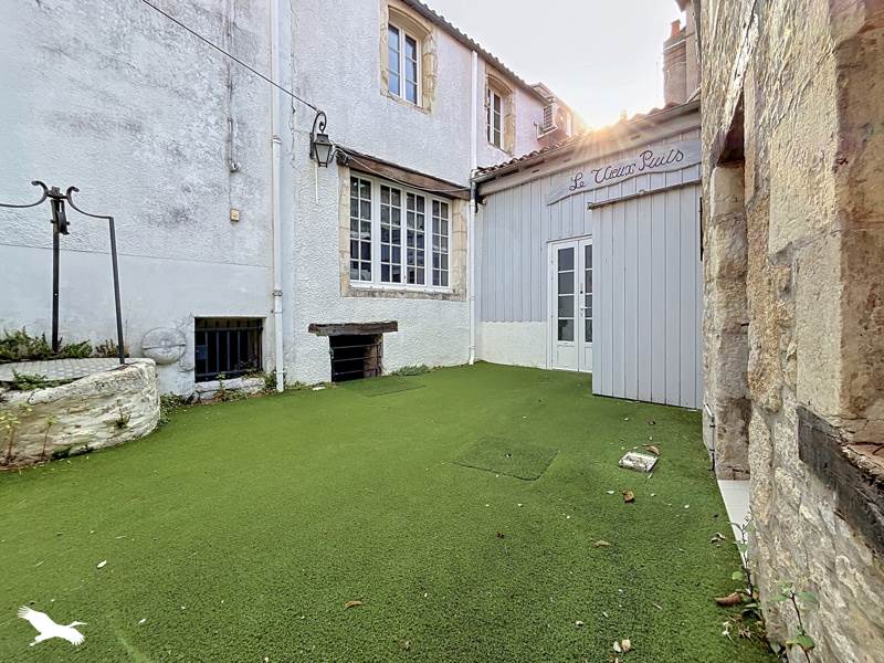 Vente Maison SURGERES - 8 pièces -135 m² - (17700)