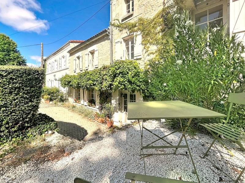 Maison 12 pièces 384 m² · à Marsais · 384 m² · 650 000 €