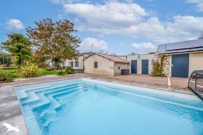 Vente Maison GENOUILLE - 8 pièces -190 m² - (17430)