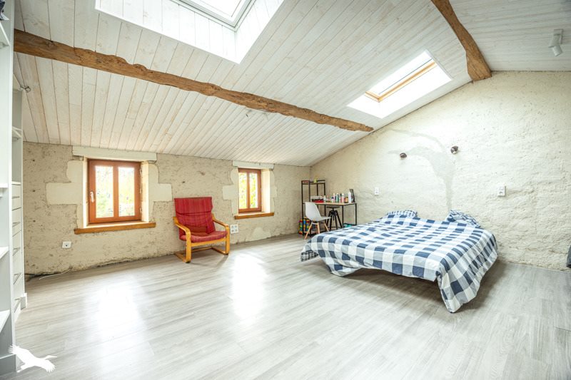 Vente Maison GENOUILLE - 8 pièces -190 m² - (17430)