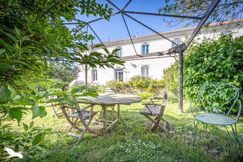 Vente Maison Puyrolland - 10 pièces -200 m² - (17380)
