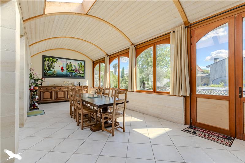 Vente Château ST MARTIN DU BOIS - 12 pièces -472 m² - (33910)
