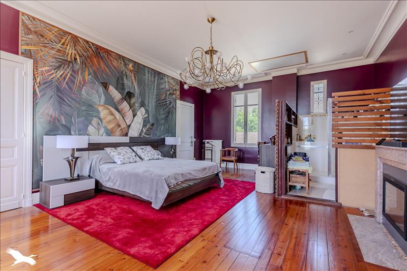 Vente Château ST MARTIN DU BOIS - 12 pièces -472 m² - (33910)