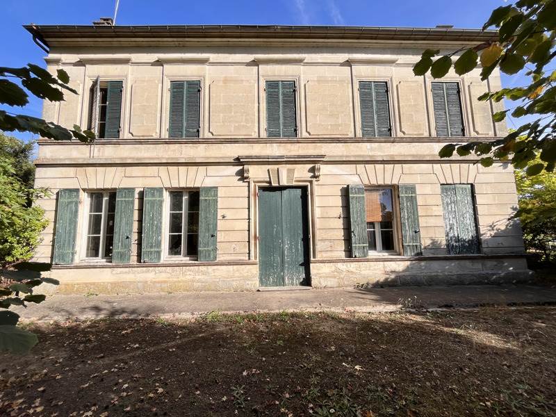 Maison 6 pièces 222 m² · à Saint-Denis-de-Pile · 222 m² · 192 000 €