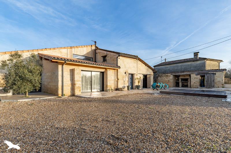 Maison 8 pièces 207 m² · à Saint-Denis-de-Pile · 207 m² · 399 000 €