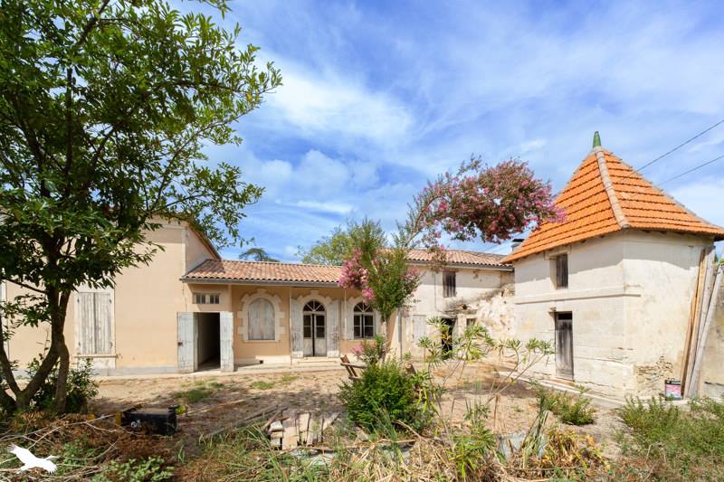Vente Maison ST MARTIN DU BOIS - 7 pièces -241 m² - (33910)