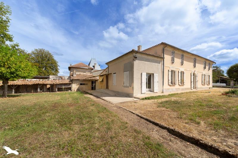 Vente Maison ST MARTIN DU BOIS - 7 pièces -241 m² - (33910)