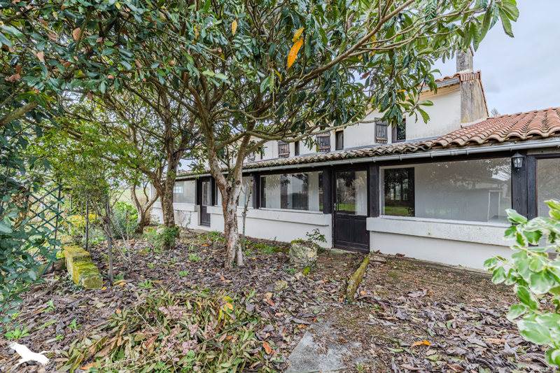 Vente Maison LUSSAC - 5 pièces -187,4 m² - (33570)