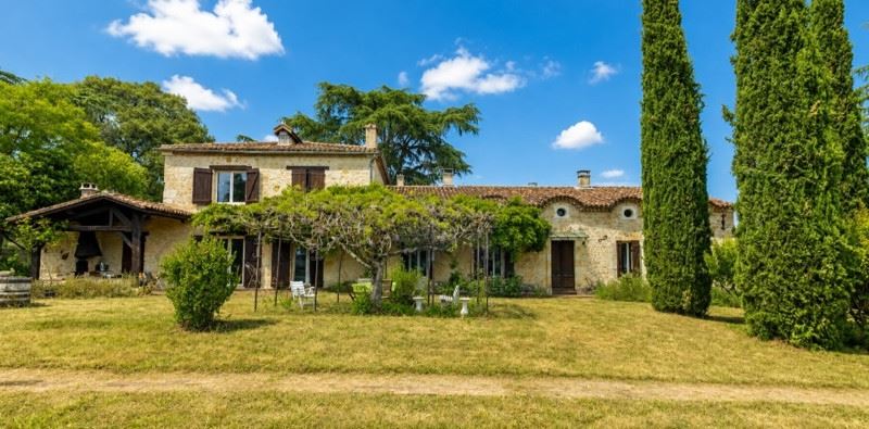 Vente Maison CASTERA VERDUZAN - 13 pièces -490 m² - (32410)