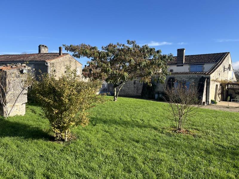 Vente Maison ANGEAC CHARENTE - 6 pièces -190 m² - (16120)