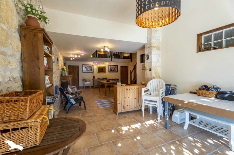 Vente Maison ANGEAC CHARENTE - 6 pièces -190 m² - (16120)