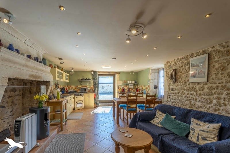 Vente Maison ANGEAC CHARENTE - 6 pièces -190 m² - (16120)