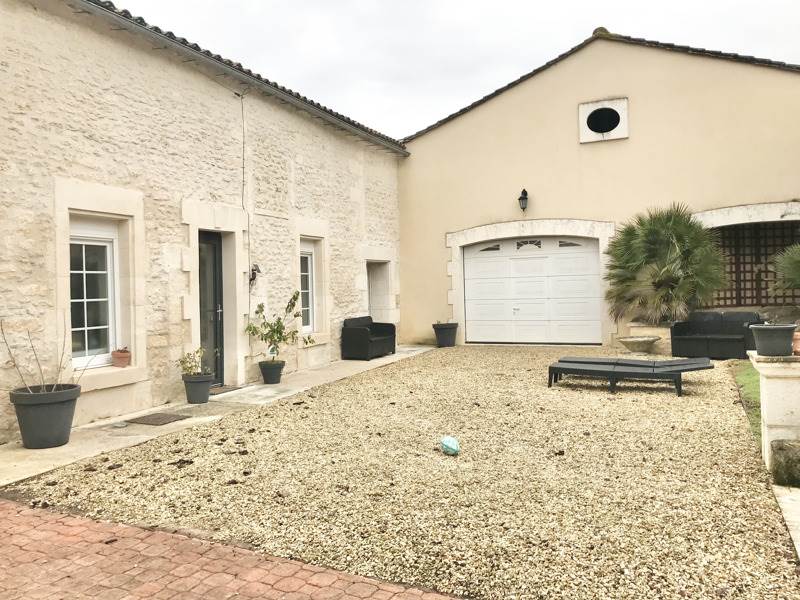 Vente Maison MOSNAC ST SIMEUX - 5 pièces -143 m² - (16120)
