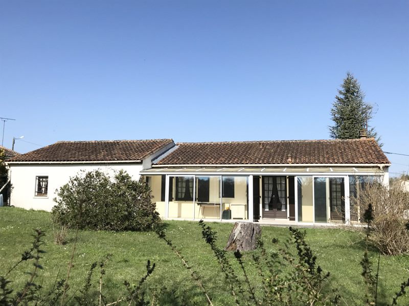Vente Maison CHATEAUNEUF SUR CHARENTE - 3 pièces -81 m² - (16120)