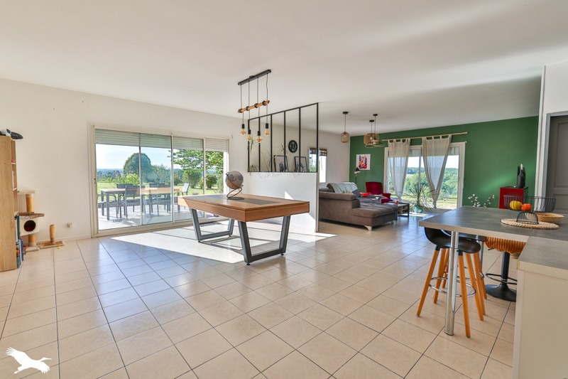 Vente Maison BELLEVIGNE - 6 pièces -180 m² - (16120)