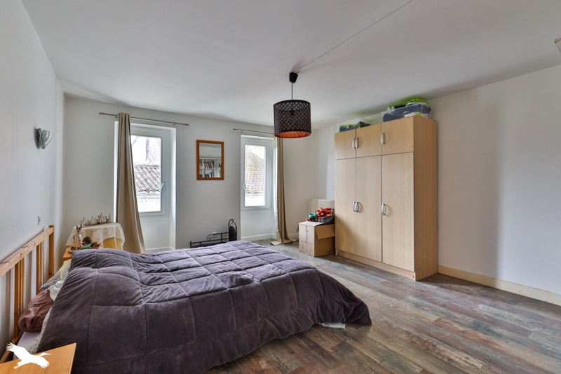 Vente Maison CHATEAUNEUF SUR CHARENTE - 6 pièces -146 m² - (16120)
